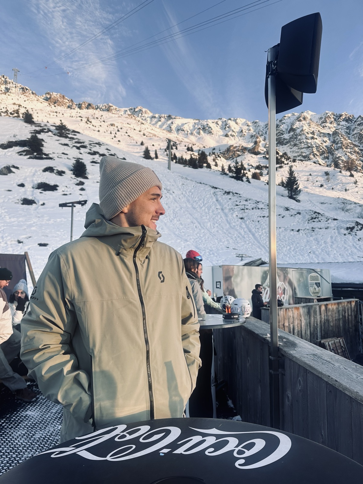 Nico in den verschneiten Bergen